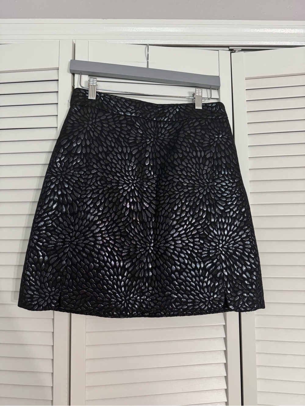 LOFT Black Metallic Textured Skirt Sz 2